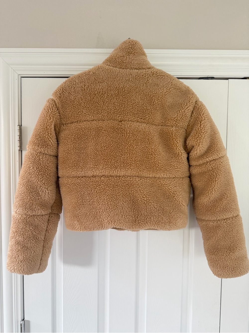 ALO Yoga Tan Sherpa Cropped Puffer Jacket - Picture 3 of 8